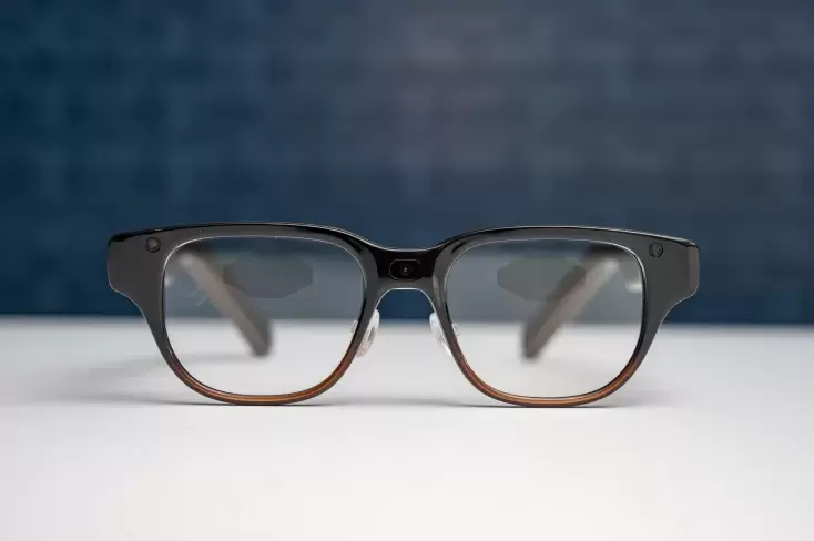 联想推出概念款AI智能眼镜，支持连接手机或电脑